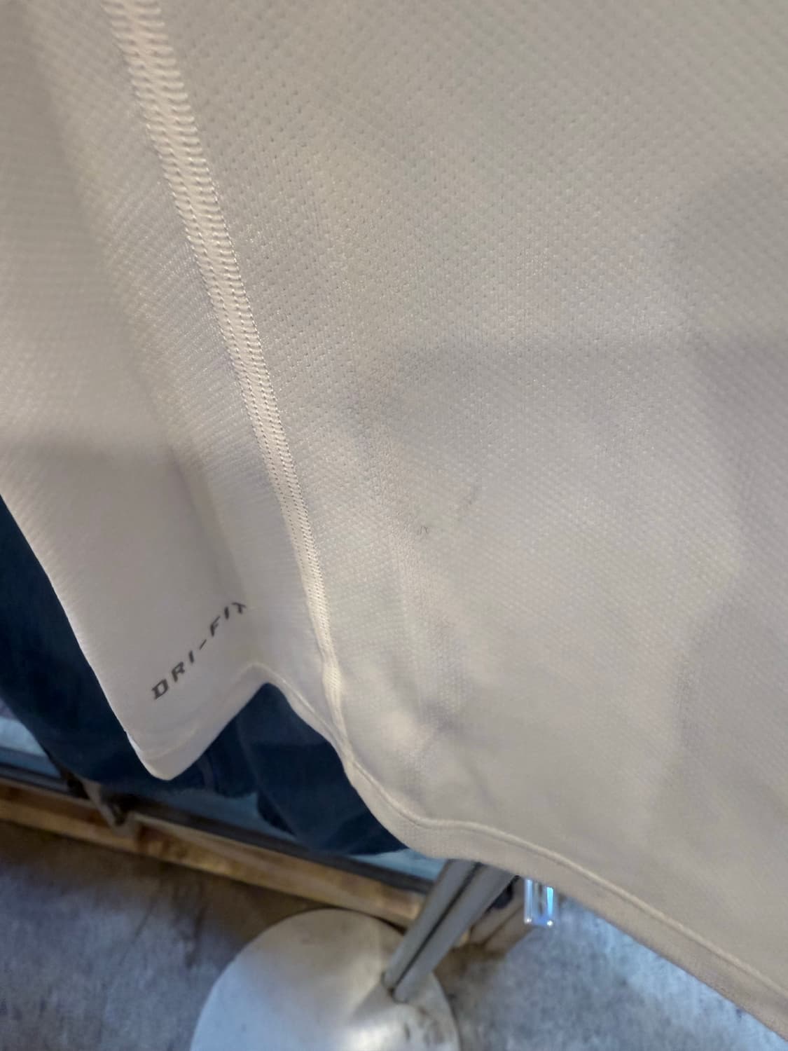 나이키 러닝 화이트 기능성 반팔 티셔츠 상품이미지3