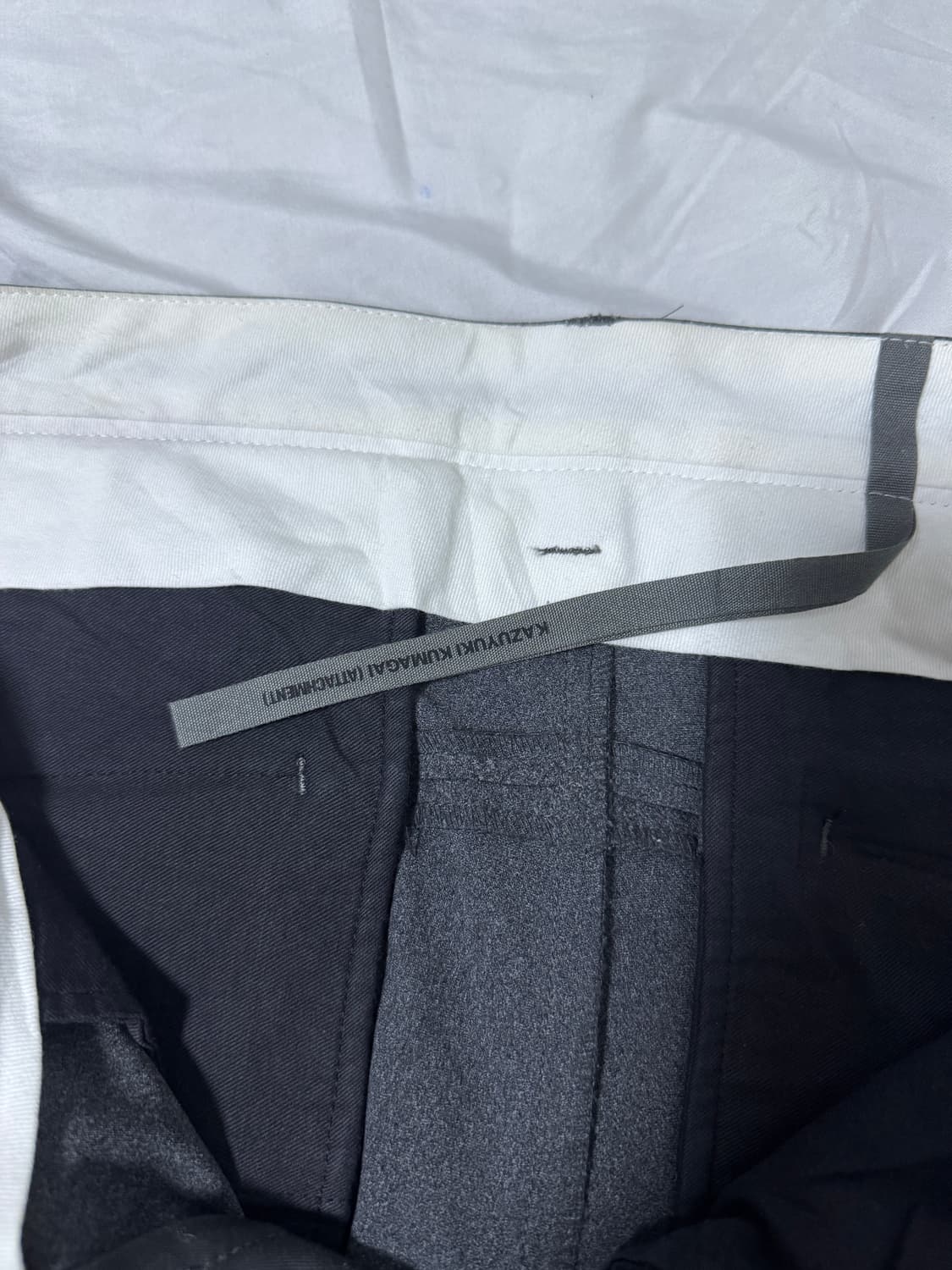 카즈유키 쿠마가이 어태치먼트 슬림핏 샘플 팬츠 상품이미지7