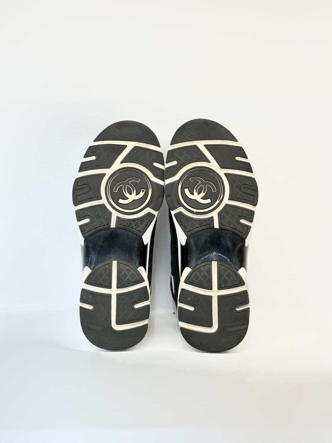 샤넬 [크루즈컬렉션] CC 로고 벨벳 스니커즈 (230) 상품이미지7