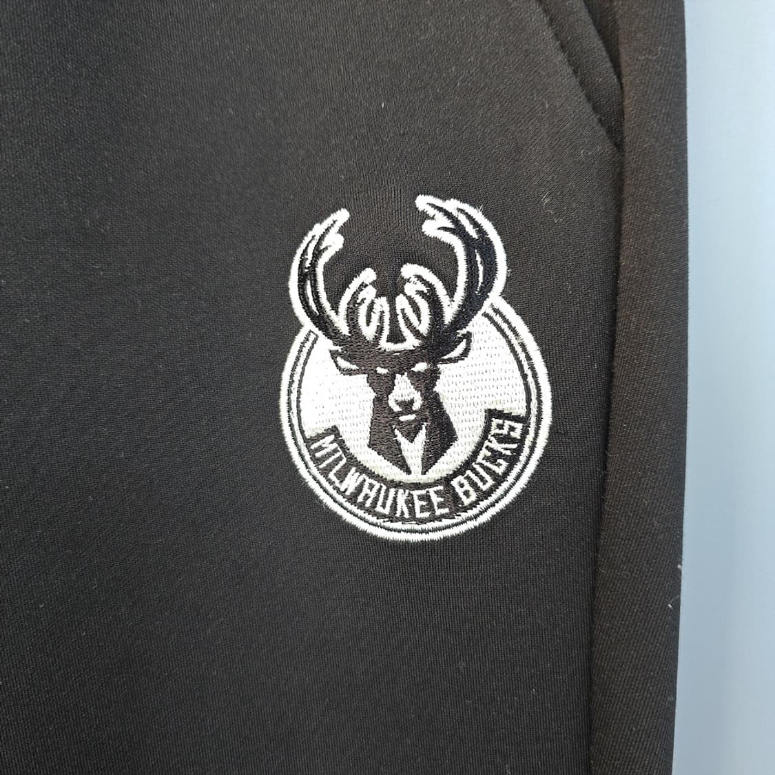 NBA 밀워키 벅스 로고 조거 팬츠 블랙 32 상품이미지3