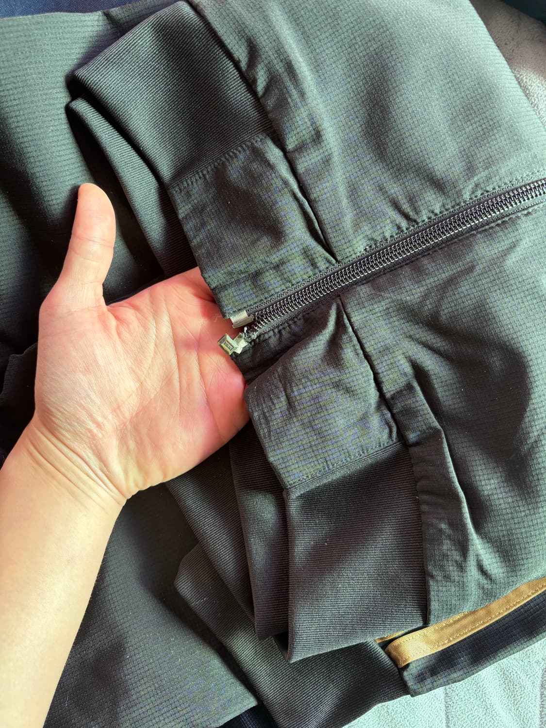 아디다스 레알마드리드 19-20 금장 바람막이 상품이미지3