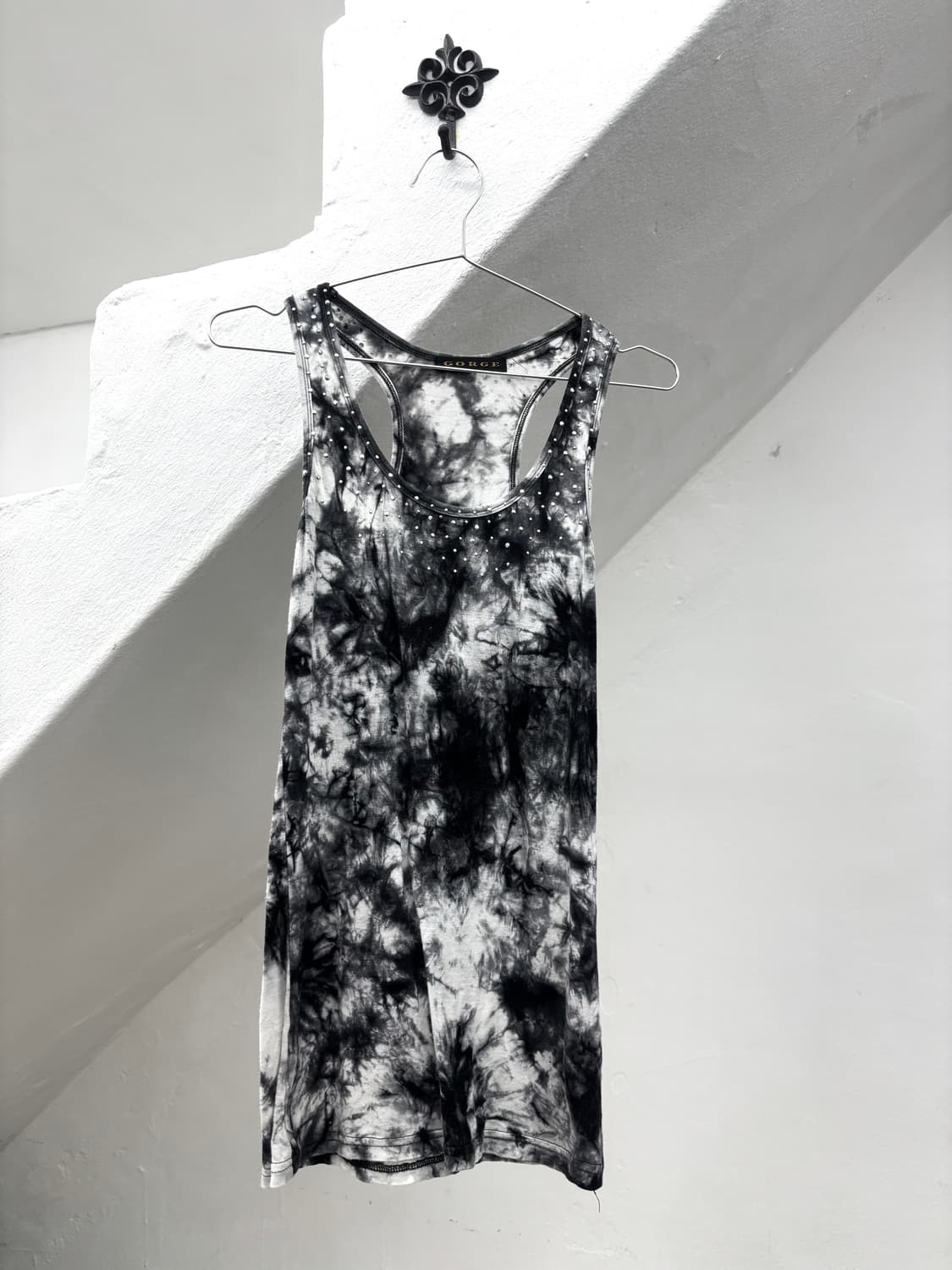Magnolia detail stud sleeveless top  상품이미지3