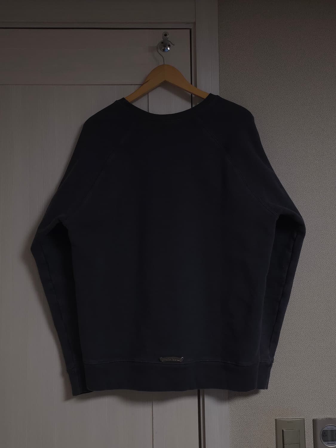 [L] 크롬하츠 레더패치 페이퍼잼 맨투맨 네이비 상품이미지2