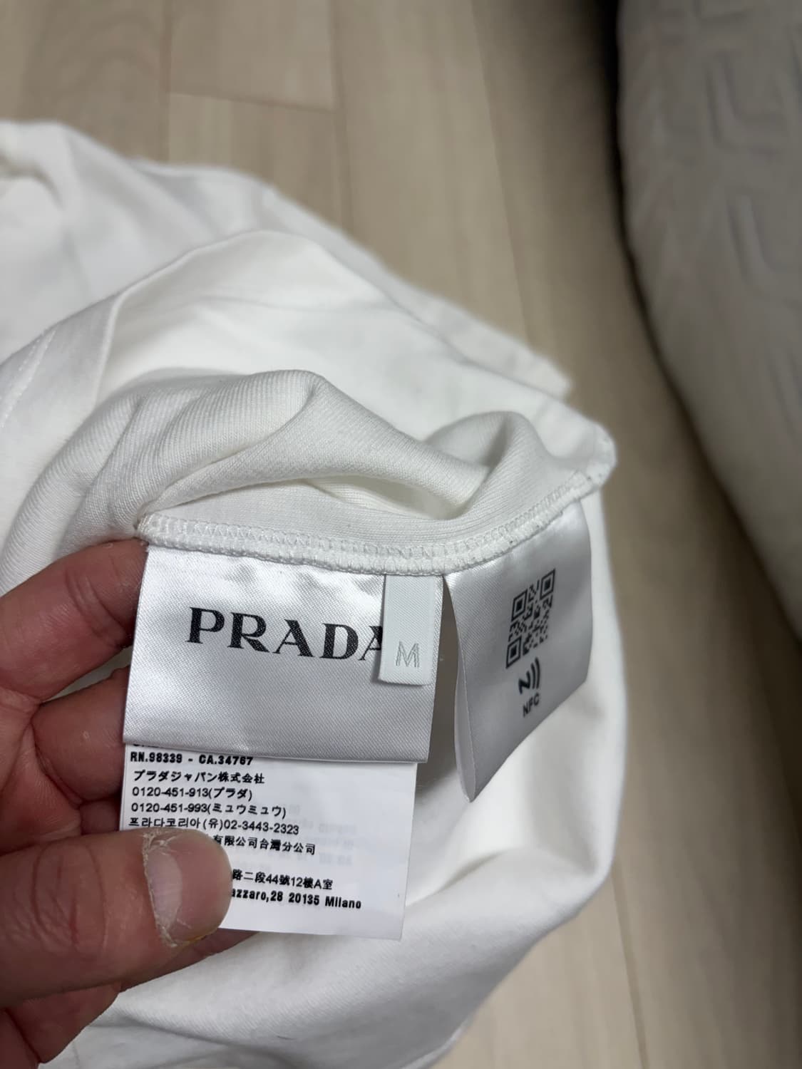 프라다 삼각로고 반팔 M 상품이미지3