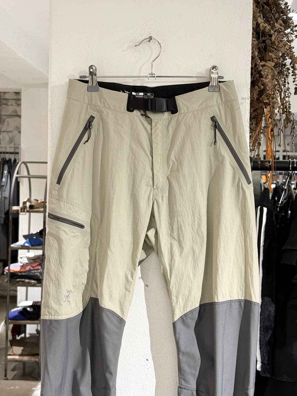 아크테릭스 베이지 그레이 감마 SL 하이브리드 팬츠 상품이미지2