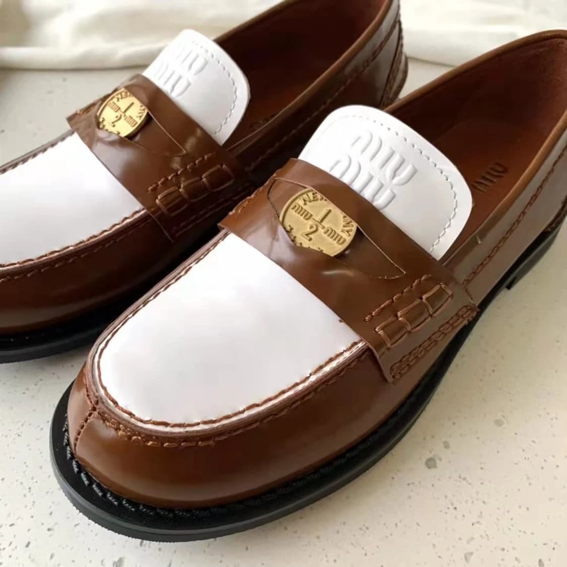 미우미우 코인 로퍼 브라운 230 상품이미지1