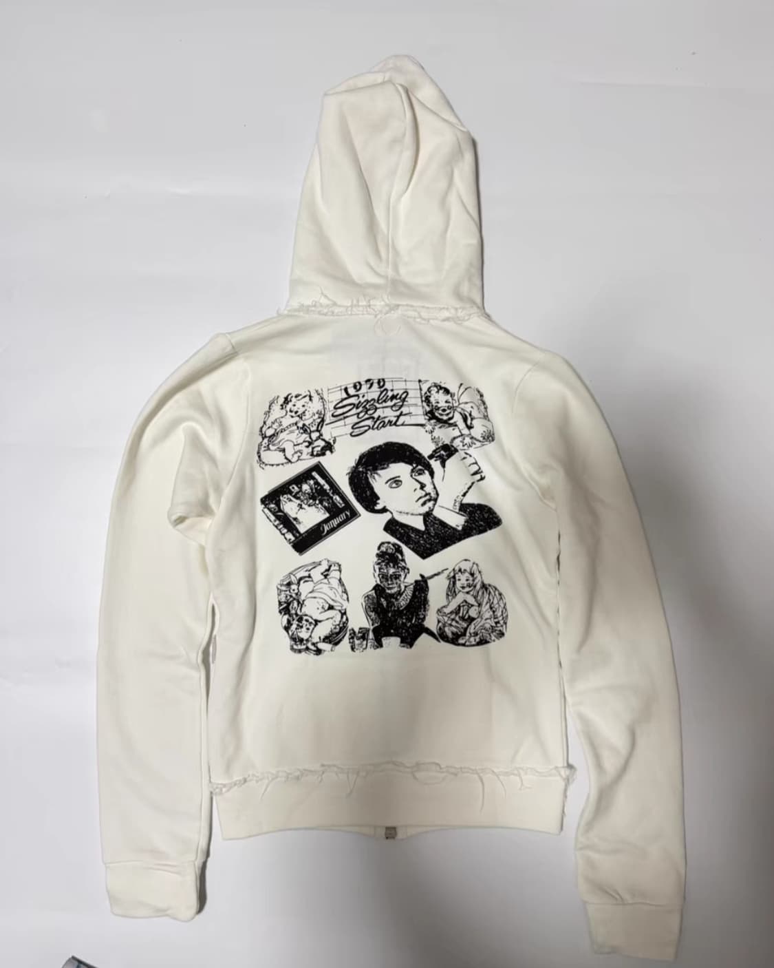 히스테릭글래머 디스트로이 올 몬스터스

후드집업 상품이미지2