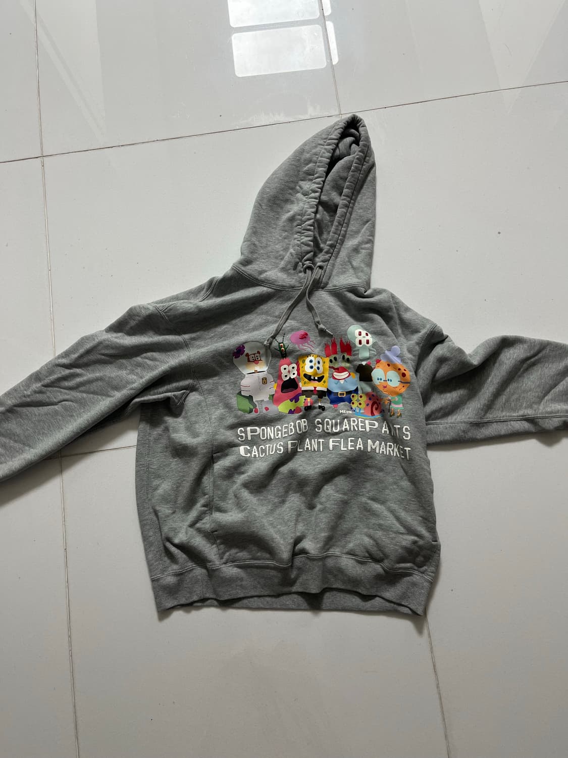 유니클로 스폰지밥 후드티 상품이미지1