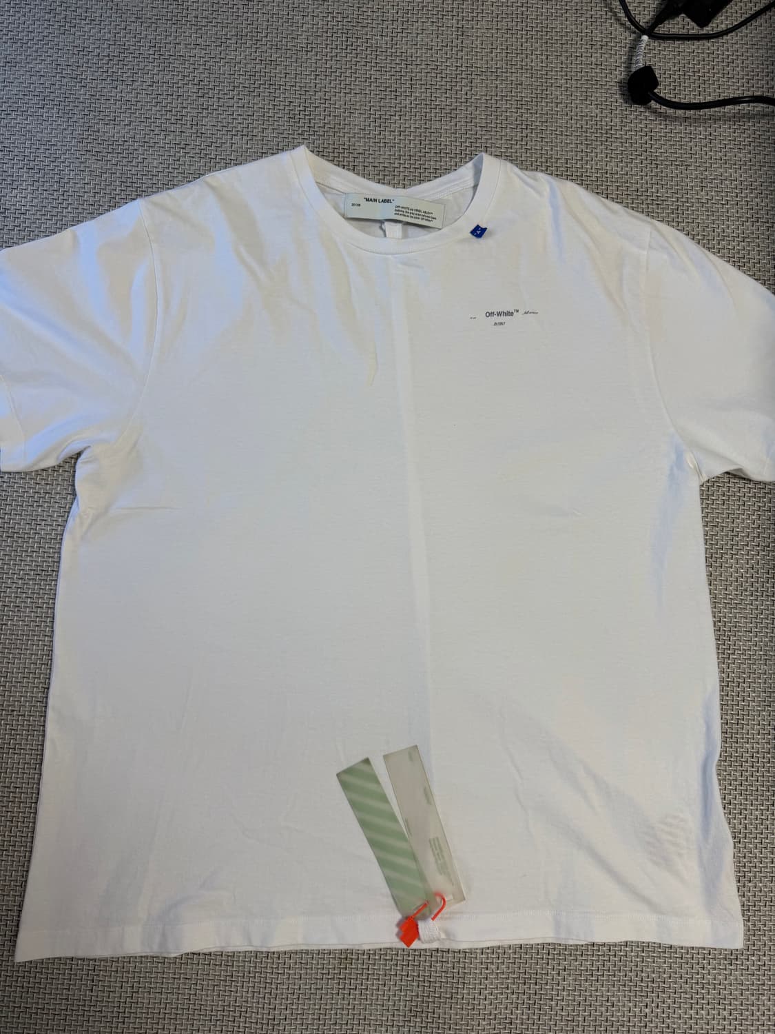 [백화점판]오프화이트 반팔 M 상품이미지1