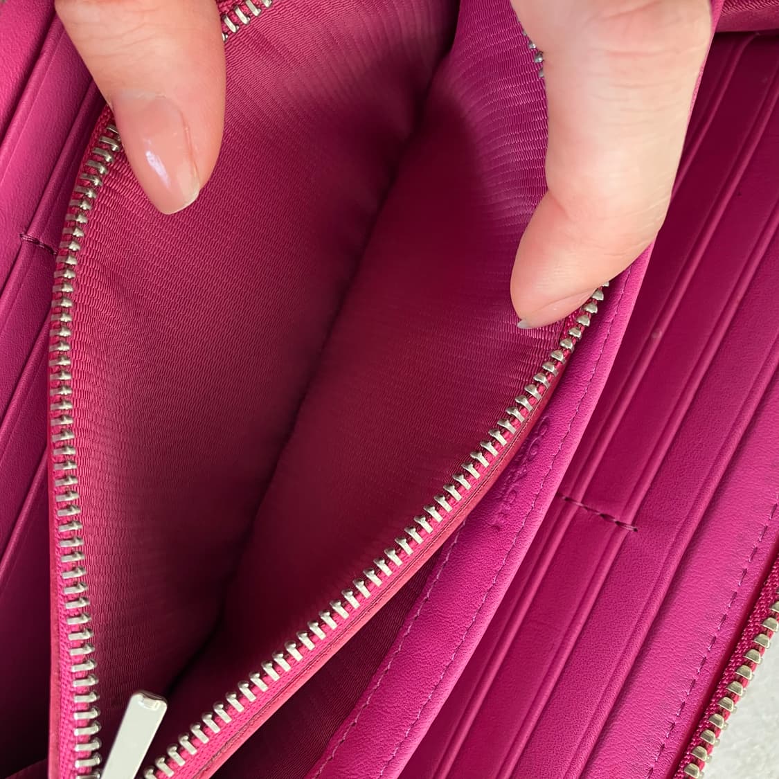 코치 핫핑크 장지갑 상품이미지6