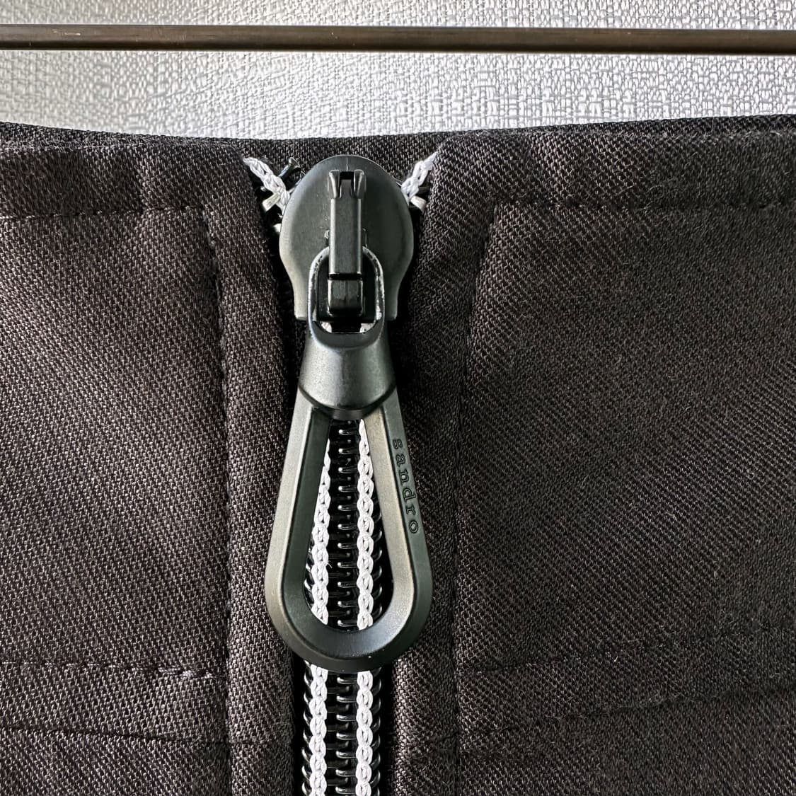 Sandro 산드로 프론트 집업 디테일 미니 스커트 블랙 3 상품이미지4