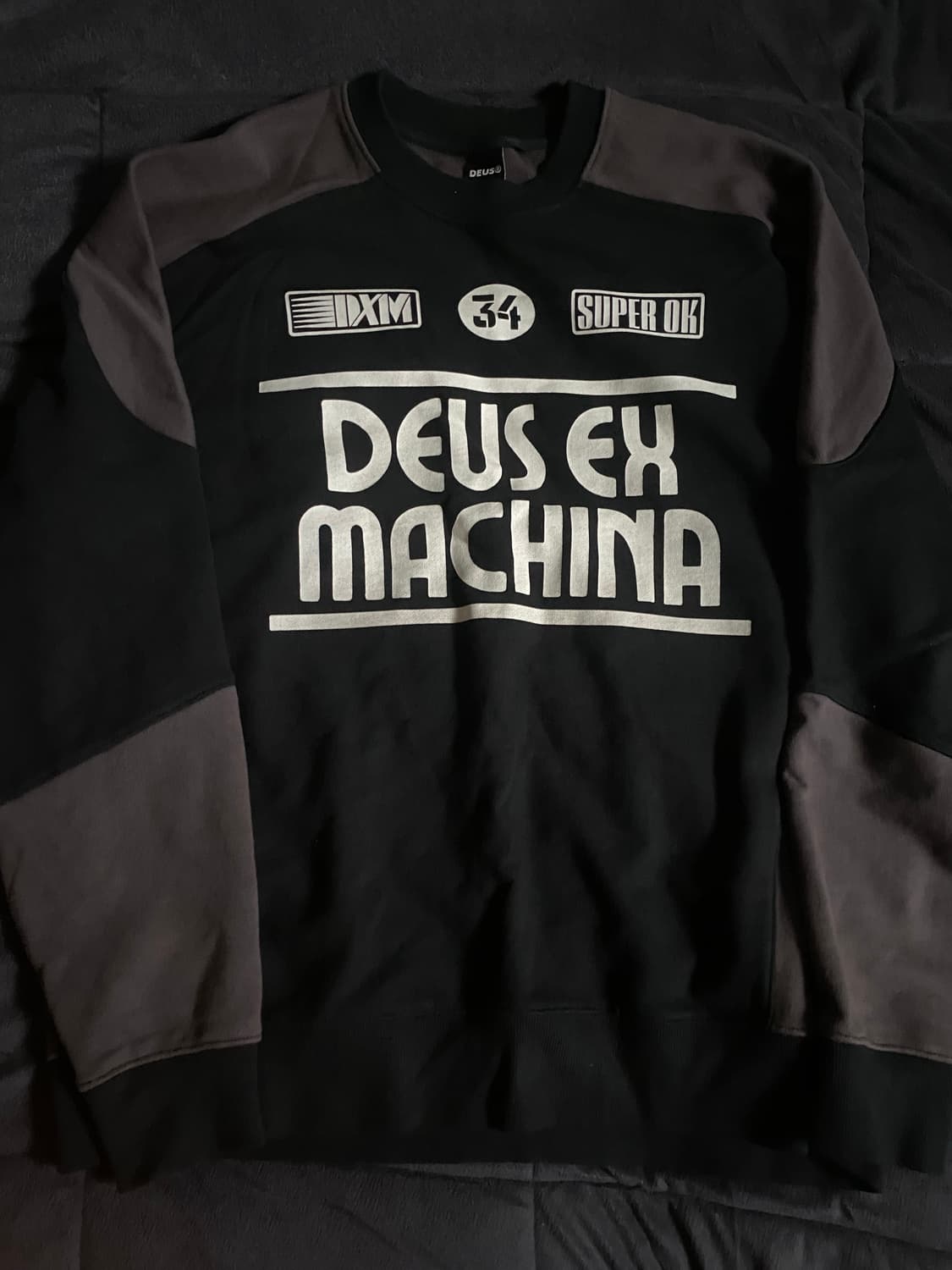 데우스 엑스 마키나 맨투맨 티 상품이미지2