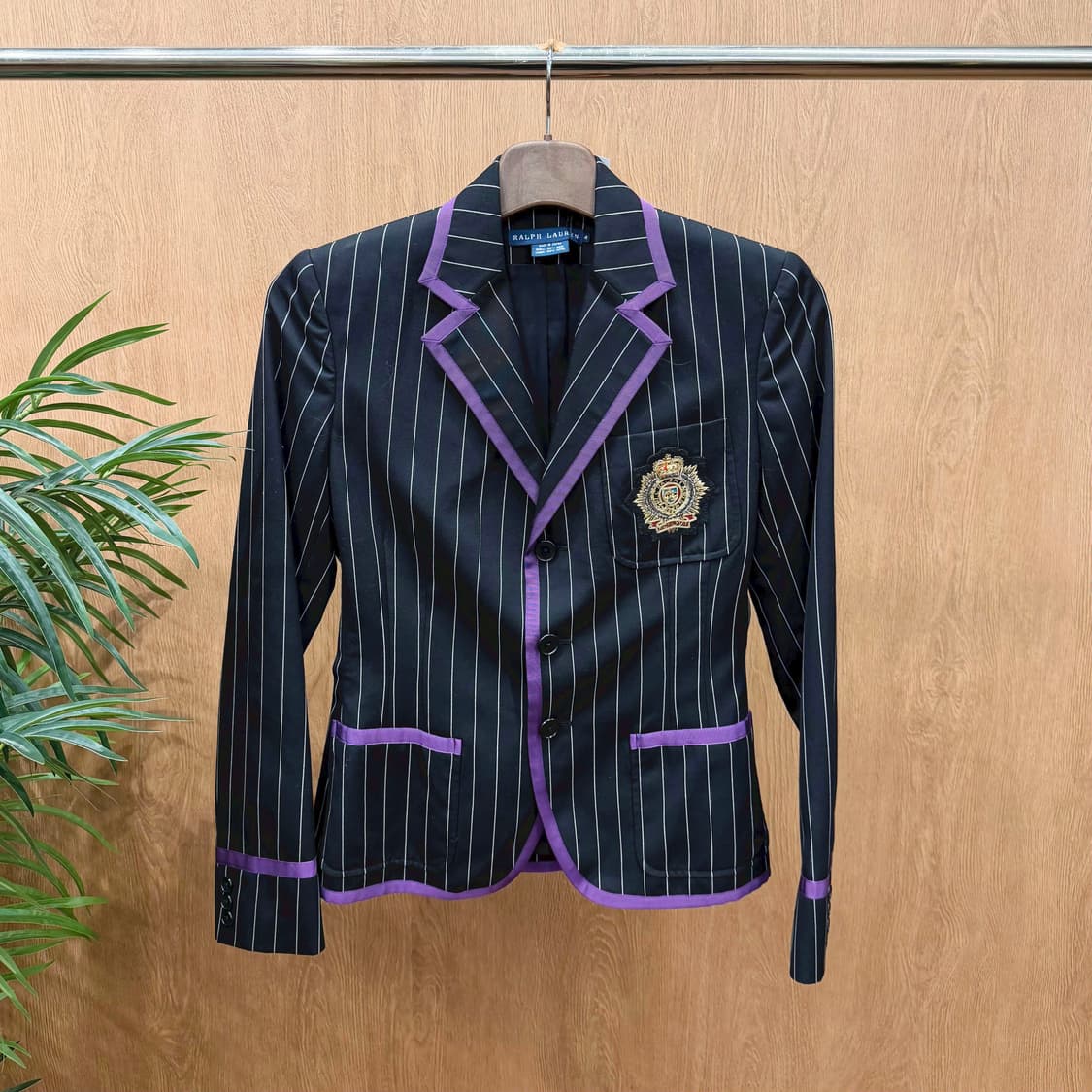 폴로 랄프로렌 울 테일러드 자켓 핀스트라이프 퍼플 파이핑 디테일 블랙 상품이미지1