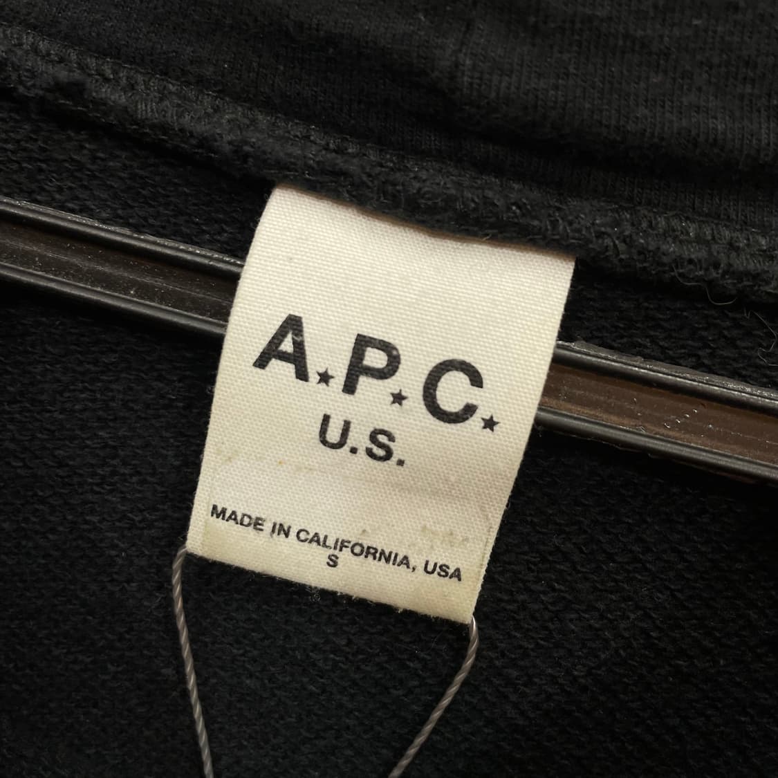 A.P.C Minimal Logo Black Hoodie 상품이미지3