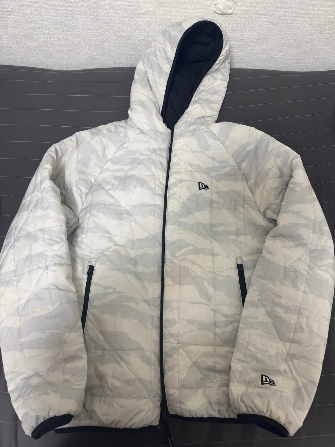 뉴에라 리버서블 경량패딩 상품이미지1