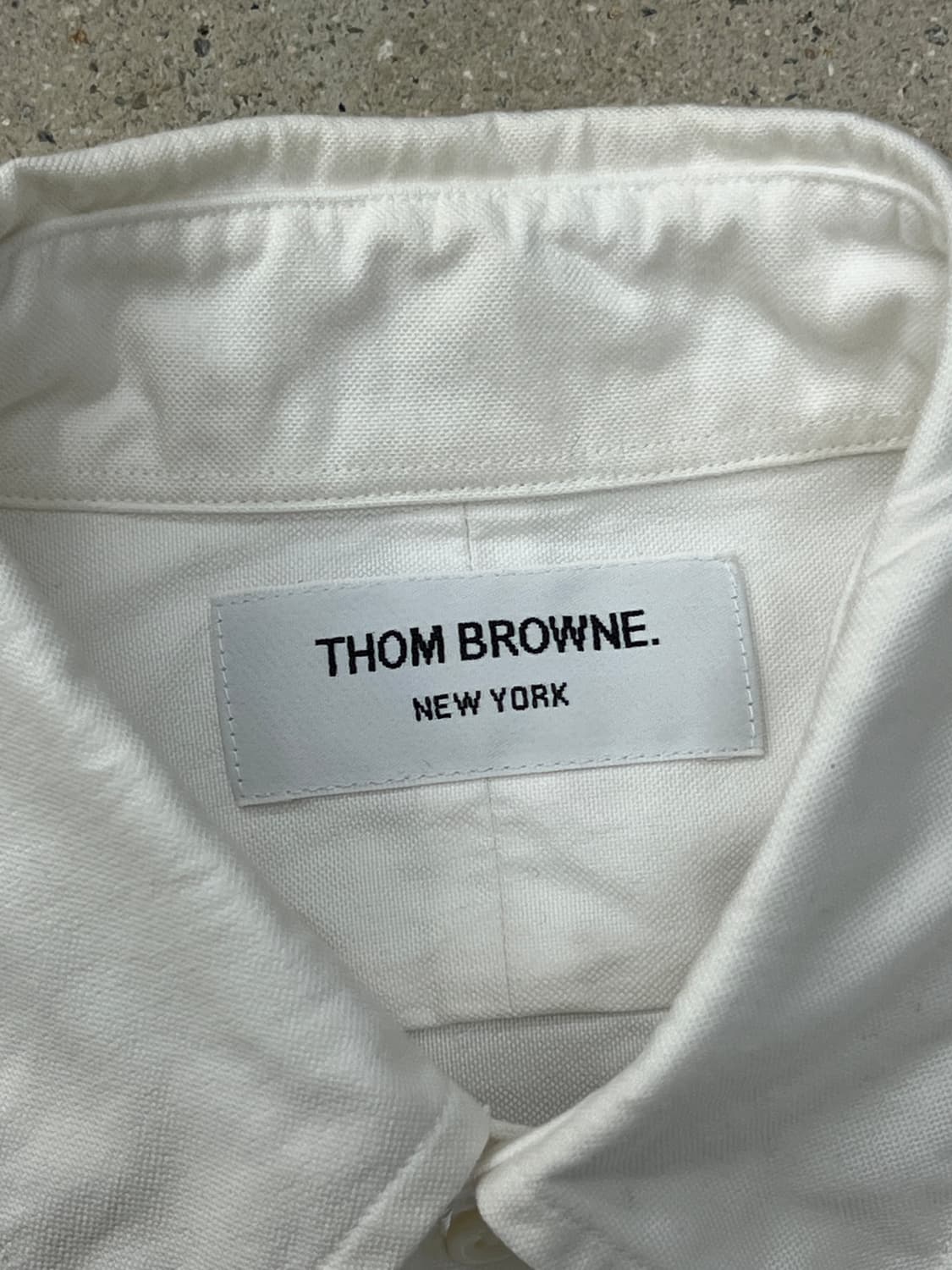 톰브라운 사선완장 화이트 셔츠 상품이미지6