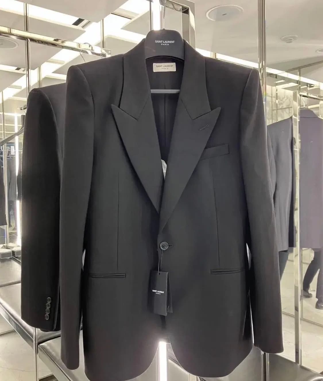 [미개봉 새상품] 생로랑 23FW 피크드 라펠 남궁민 블레이저 48사이즈 상품이미지1