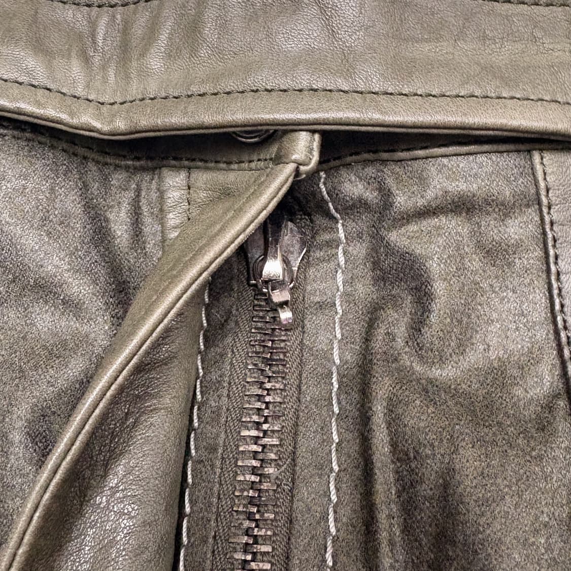 디올 파리지앵 아카이브 라인 가죽  투웨이 카키 미니스커트 상품이미지3