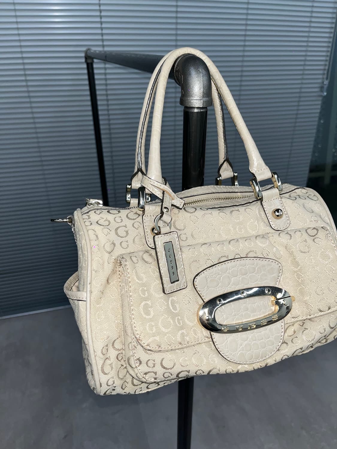 Guess Y2K ivory dot bag 상품이미지4