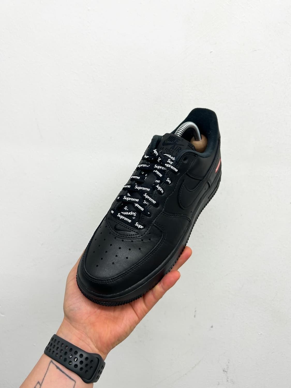 나이키 에어포스1 슈프림 블랙 240 상품이미지3