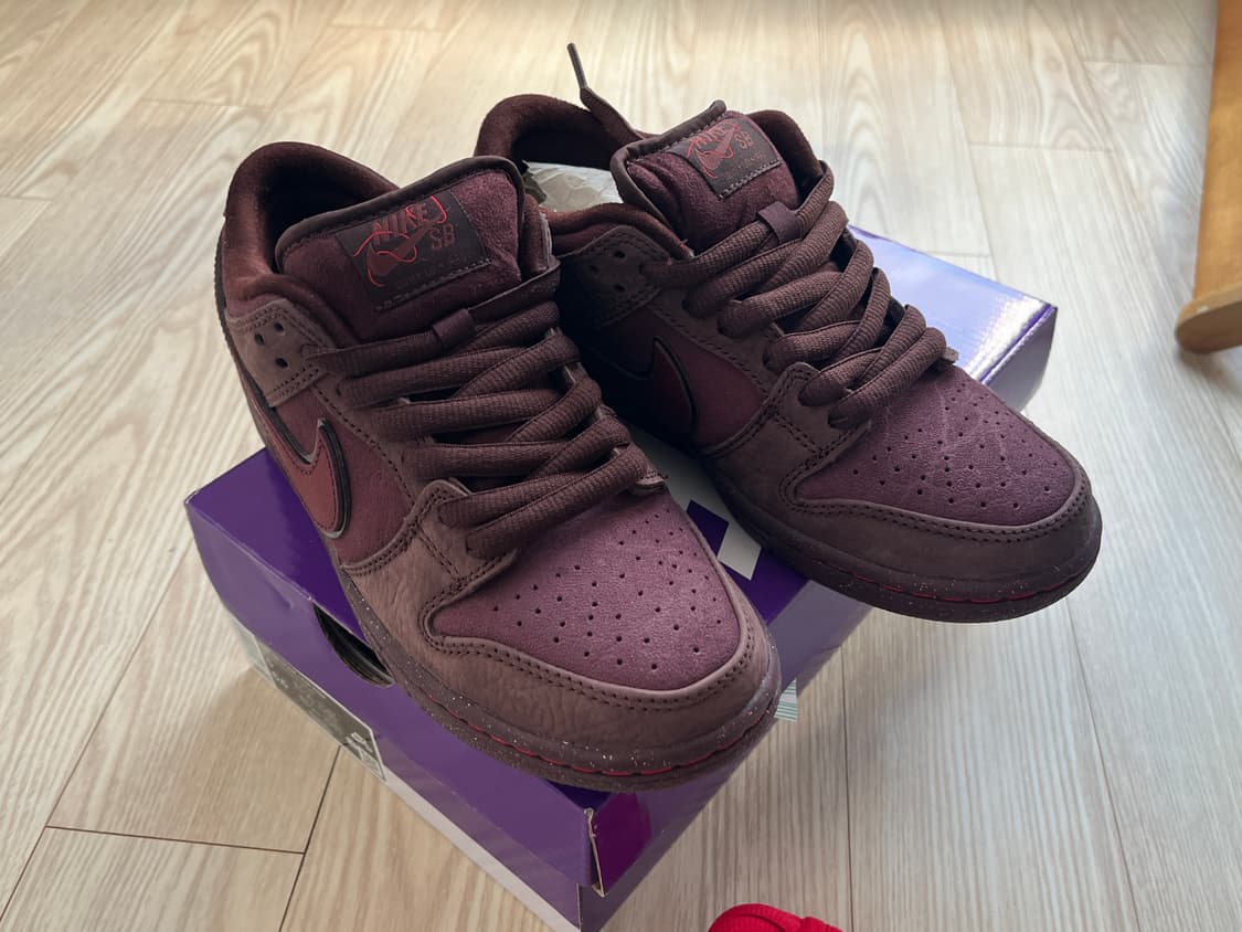 나이키 SB 덩크 로우 프리미엄 버건디 크러쉬235  FN0619-600 상품이미지1
