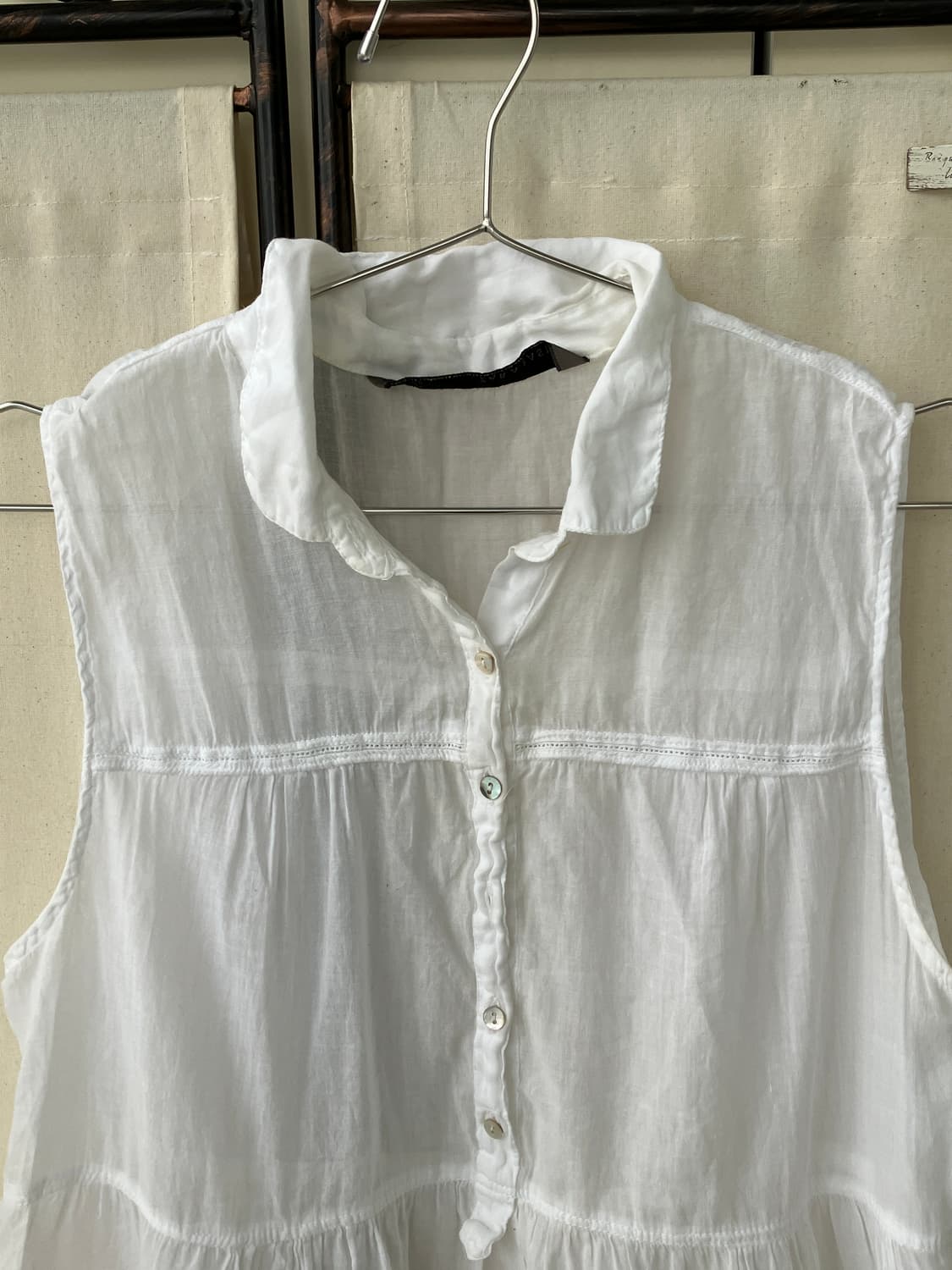 white frill sleeveless blouse 상품이미지6