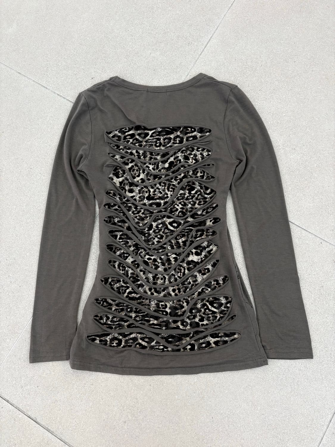 M.K.R. 카키 디테일 롱슬리브 상품이미지1