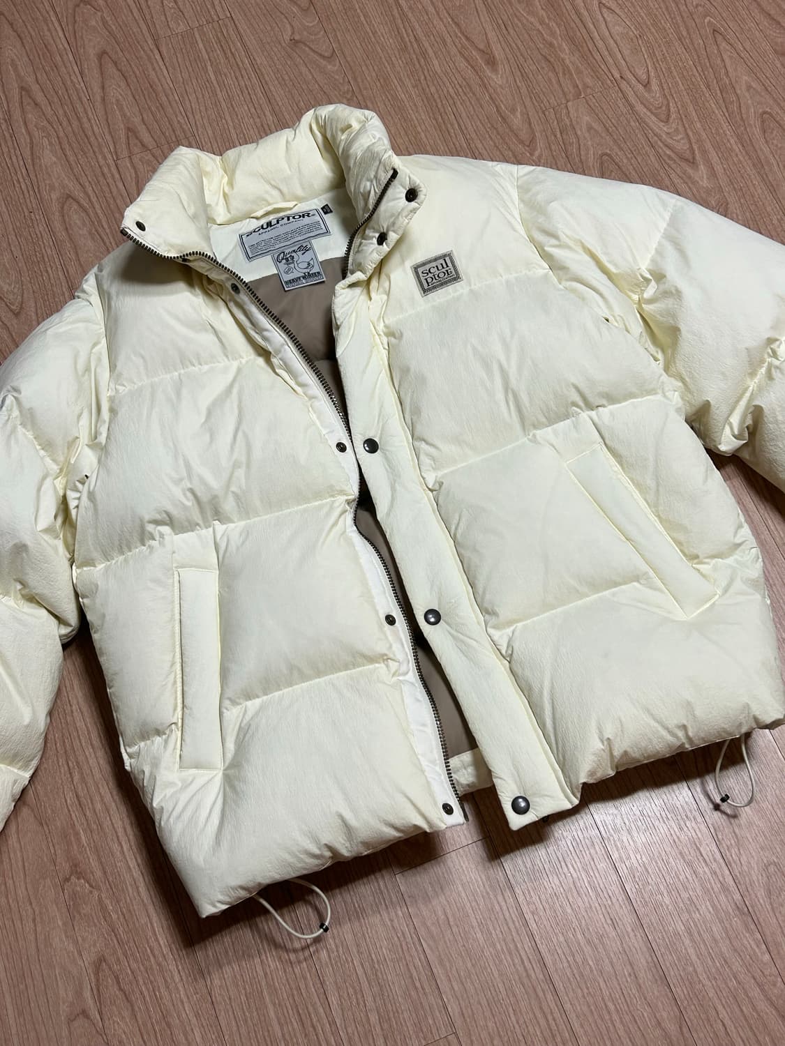 스컬프터 오버사이즈 푸퍼 다운(아이보리/L) 밀로우먼코이세이오디스커버리 상품이미지4