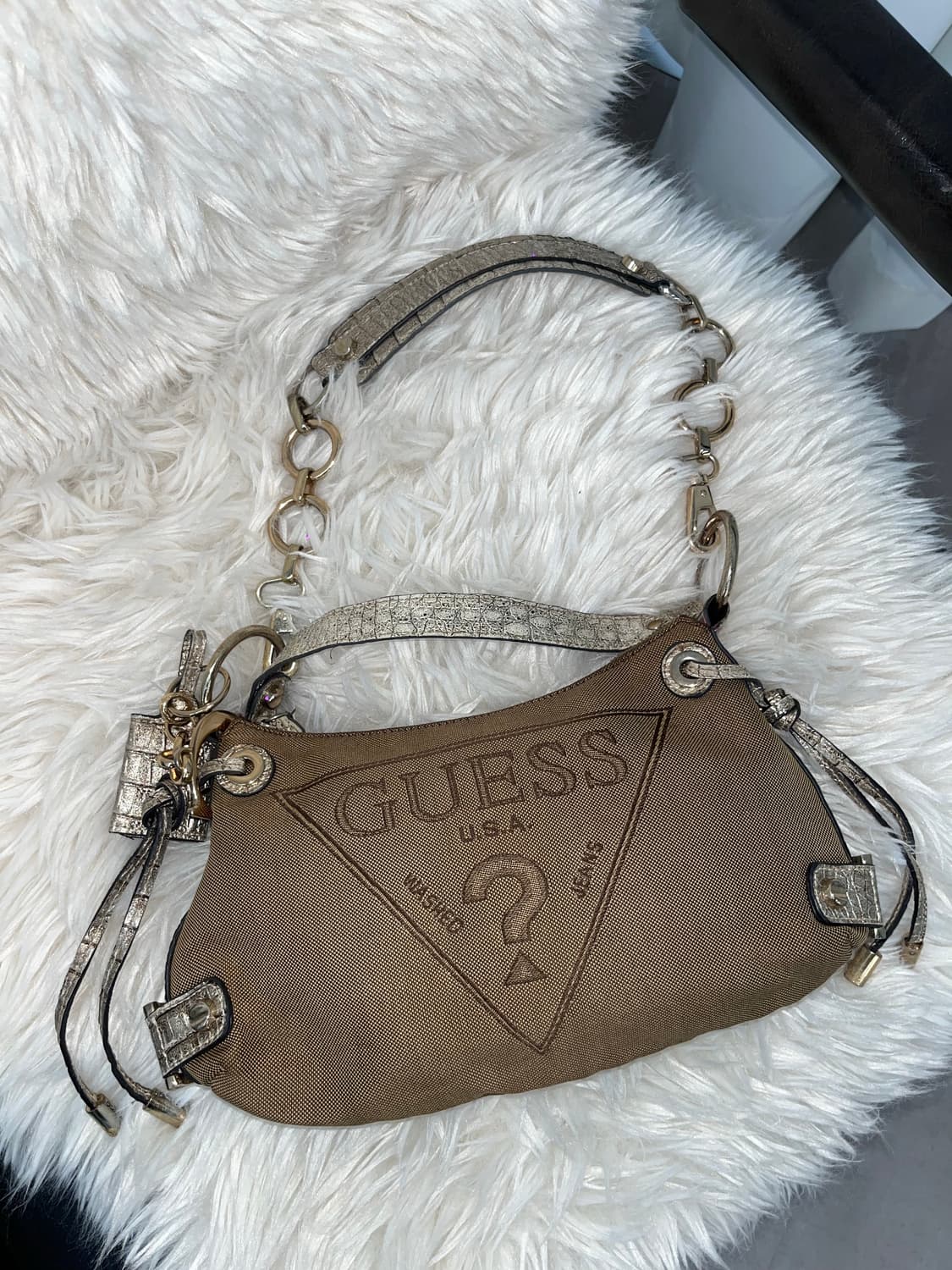 Guess beige key ring shoulder bag 상품이미지1