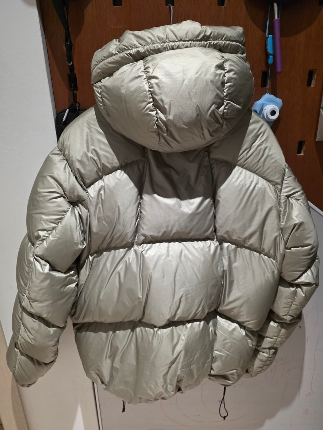 골드윈 퀀텀 다운 파카 베이지 색상입니다  상품이미지2