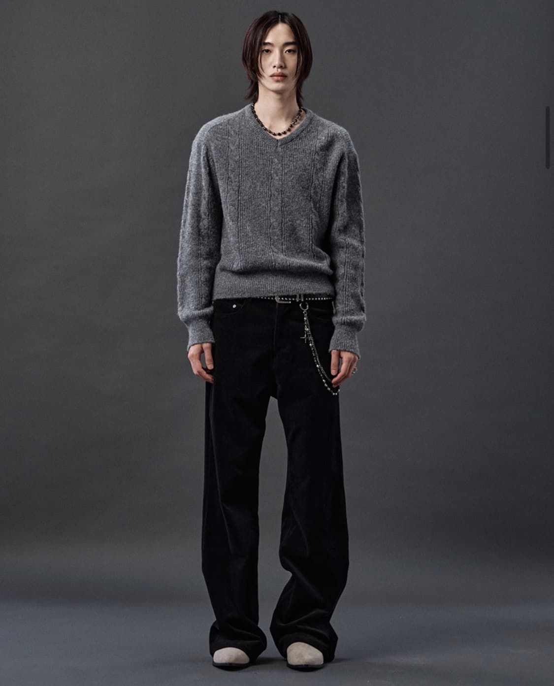 알렌느 브러시드 알파카 크롭 브이넥 케이블 니트 차콜 상품이미지1