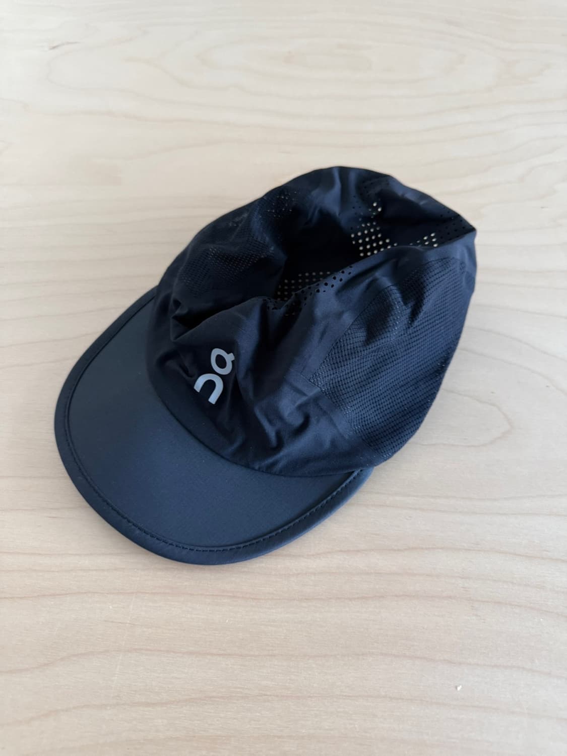 온 러닝 울트라 캡 블랙 상품이미지1