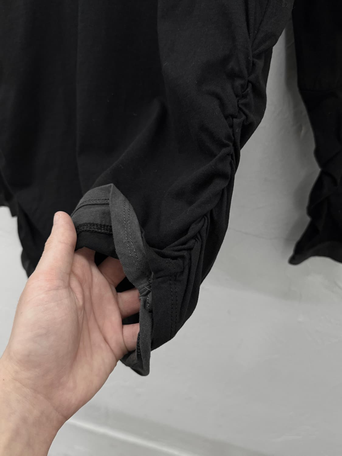 laru 셔링 후드 롱슬리브 상품이미지3