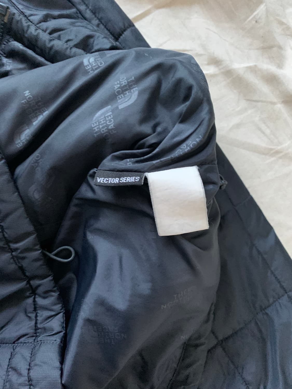 노스페이스 로고 블랙 경량 패딩 상품이미지8