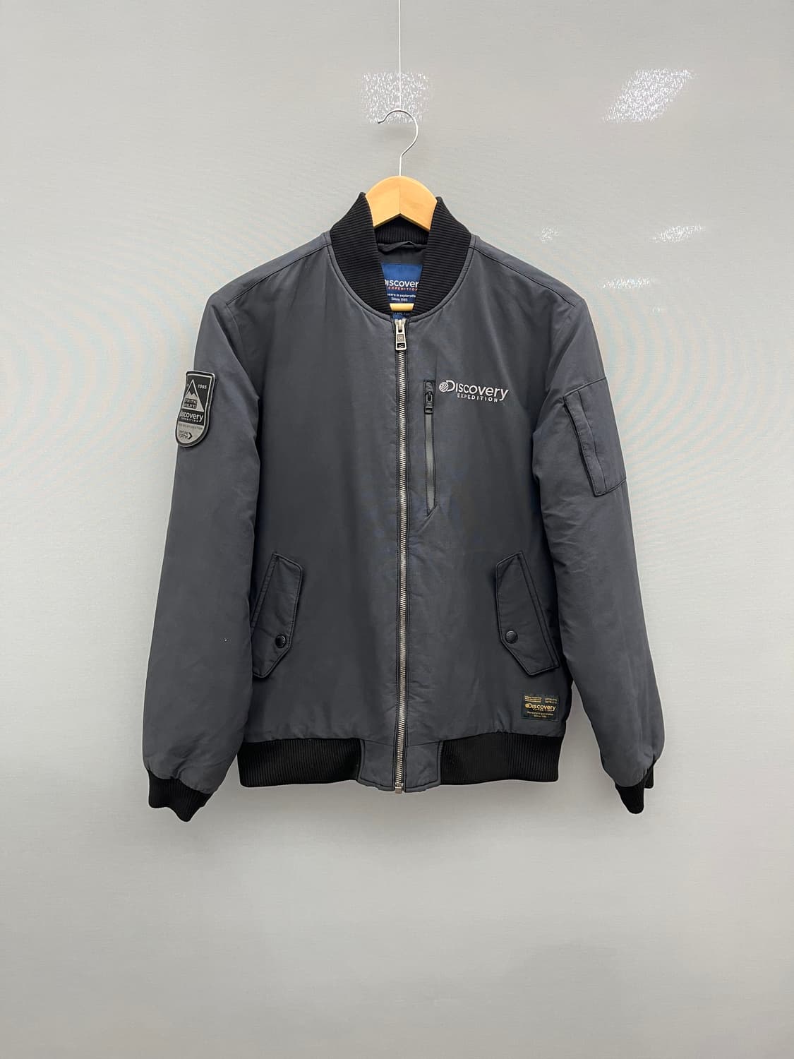디스커버리 봄버 자켓 상품이미지1