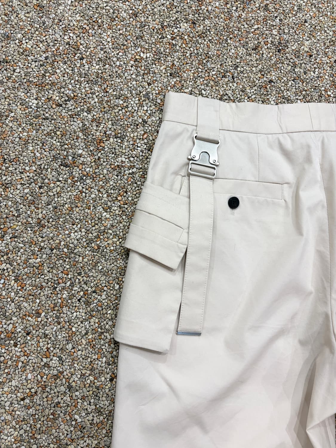 우영미 원턱 버클 포켓 슬랙스 팬츠 상품이미지5