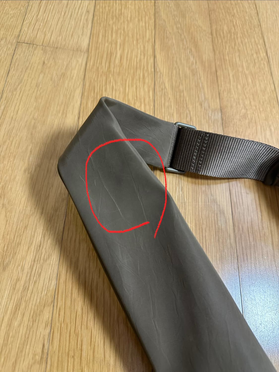 COS 코스 커브드 크로스 바디 백 상품이미지3