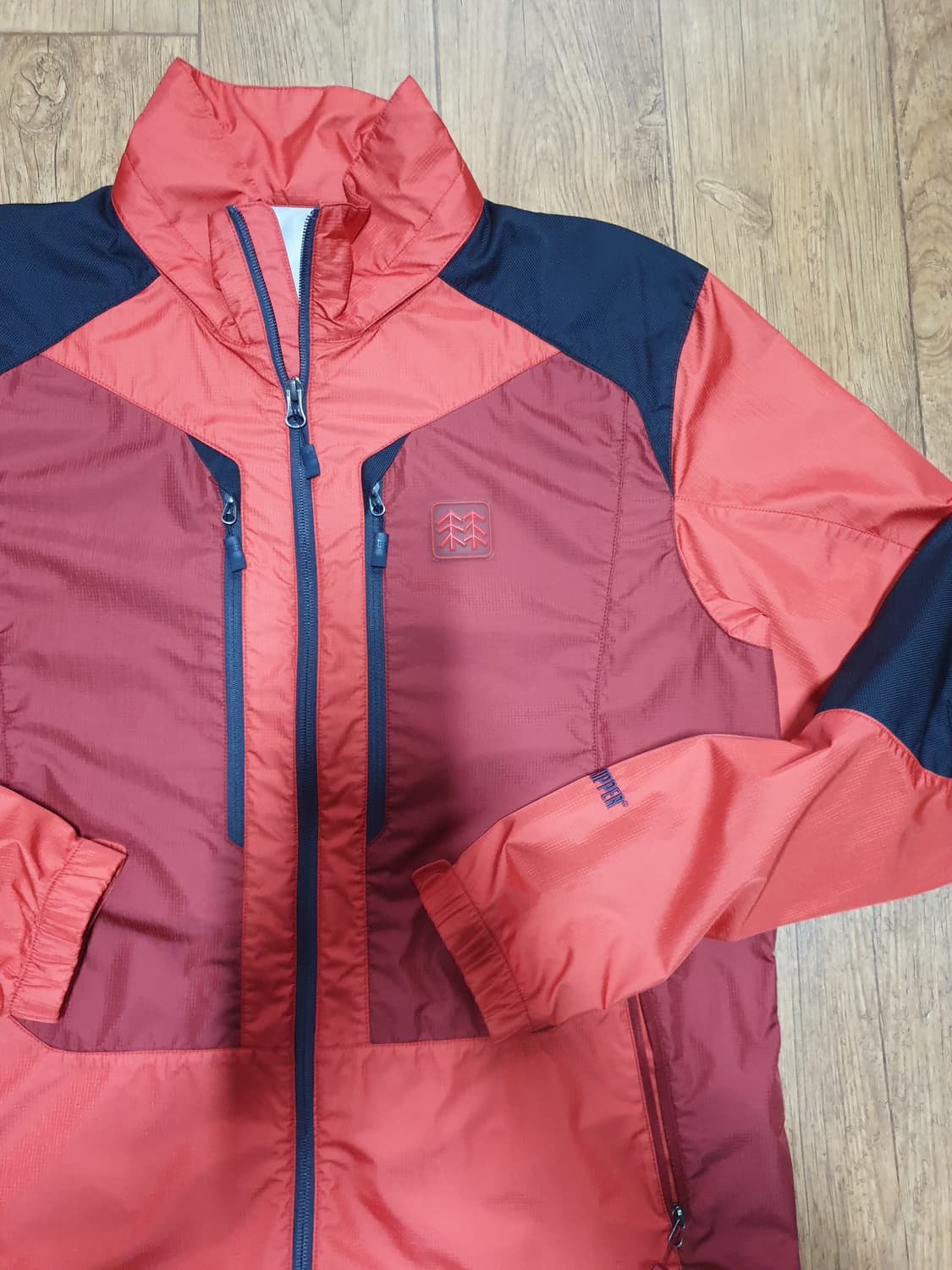 1054 코오롱 아웃도어 바람막이 105 사이즈입니다 상품이미지3