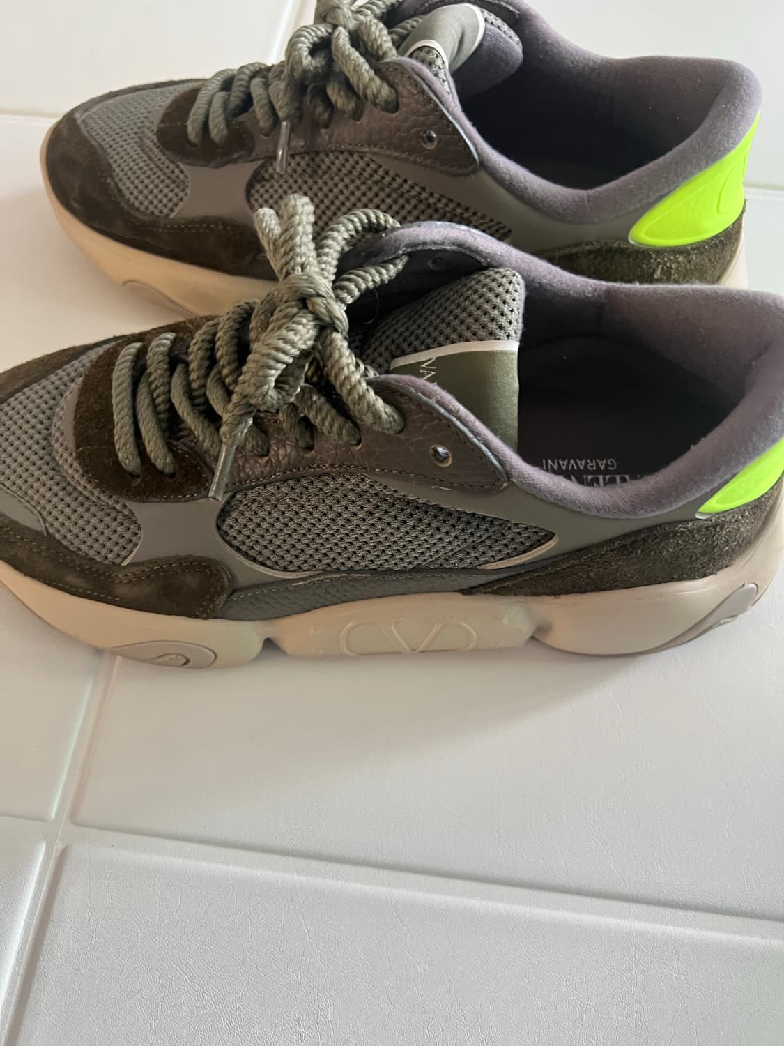 발렌티노 버블백 스니커즈 상품이미지2