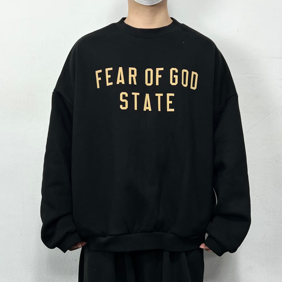 에센셜 24FW 플리스 스테이트 크루넥 맨투맨 블랙 상품이미지2