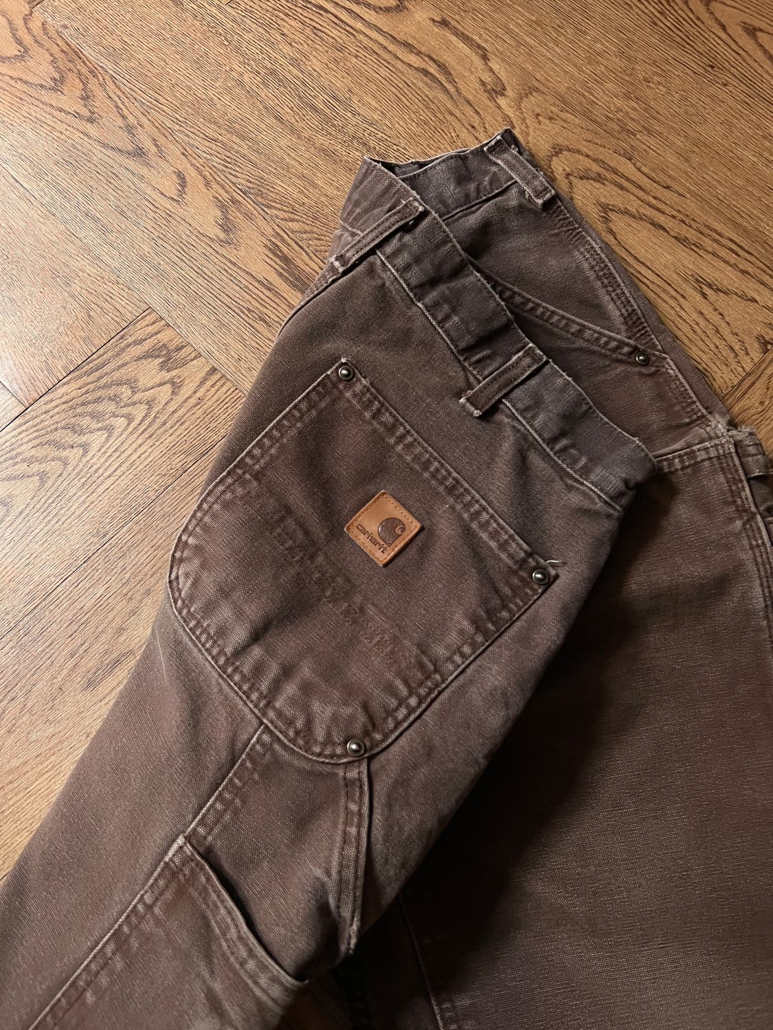 [33]칼하트 USA 데미지드 워싱 다크브라운 더블니 워크 팬츠 상품이미지8