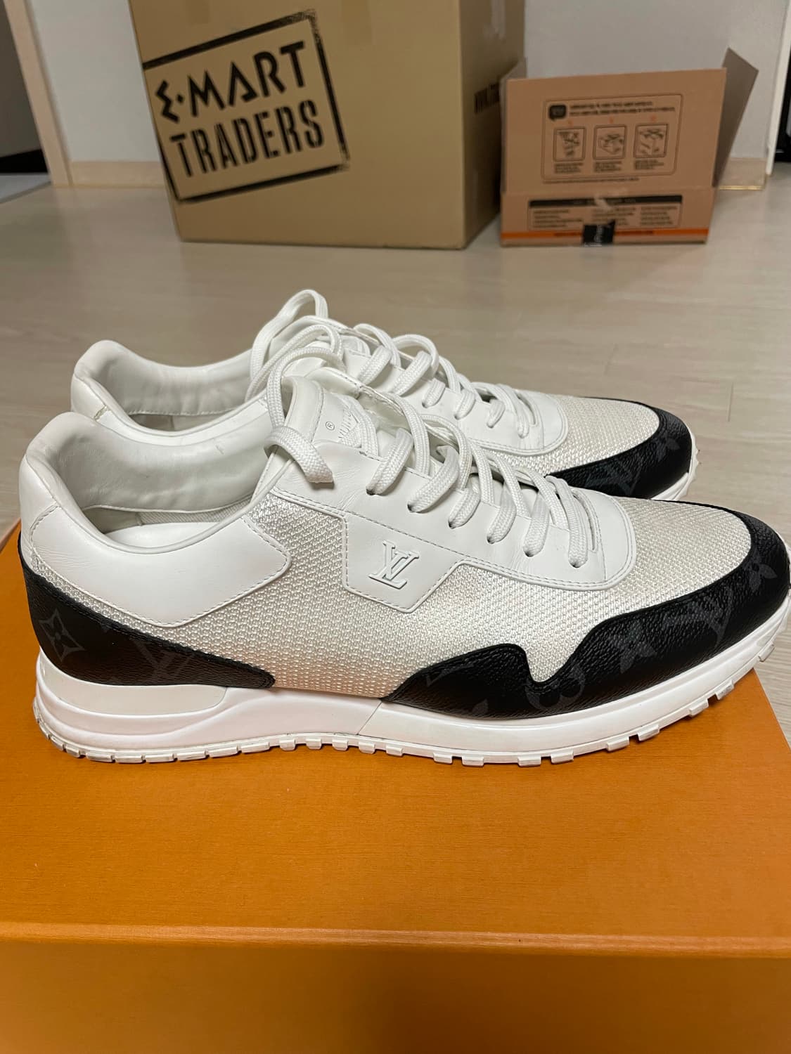 루이비통 런어웨이 스니커즈 7.5 남성 상품이미지4