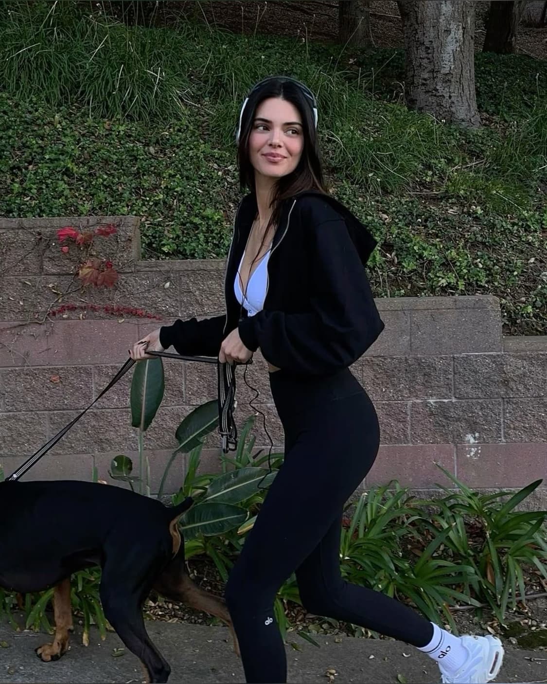 Alo 알로 크롭 후드집업 상품이미지5