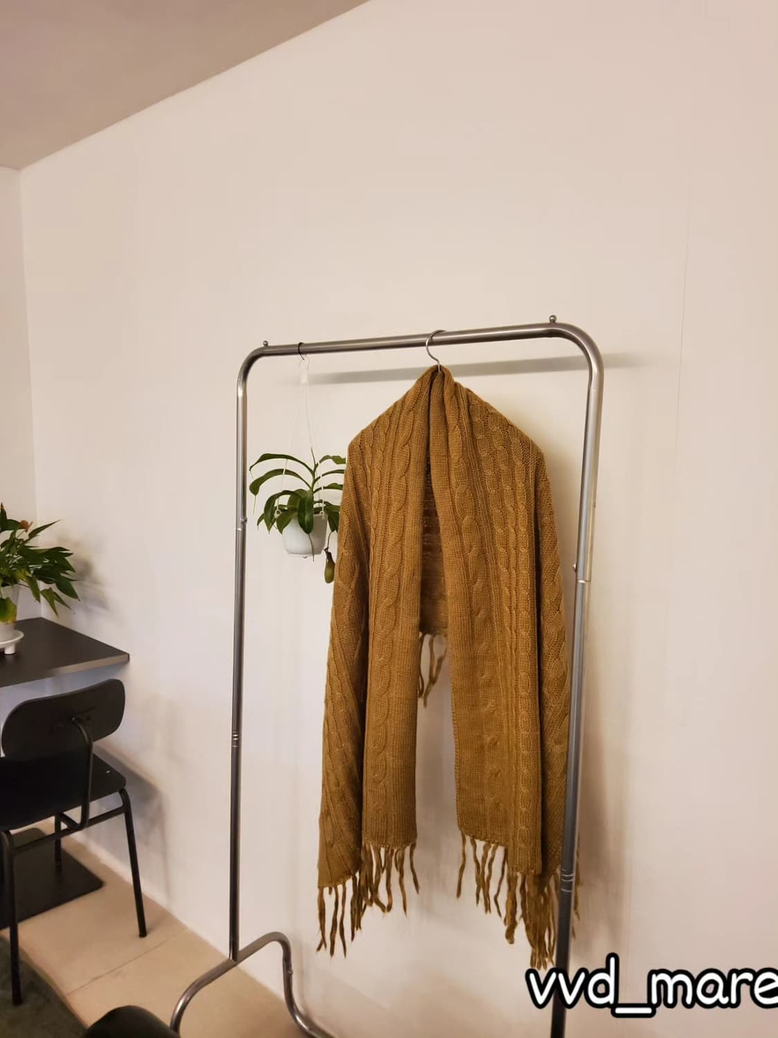 카멜 꽈배기 니트숄 상품이미지1