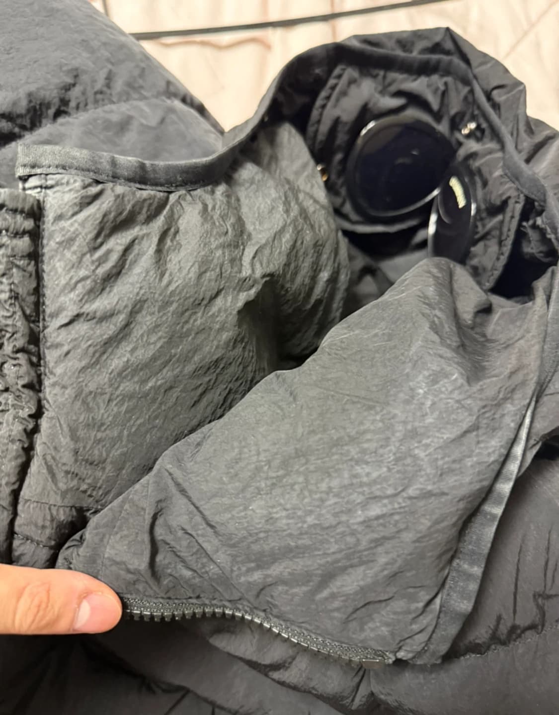 C.P. 컴퍼니 에코 크롬 R 후드 다운 고글 자켓 블랙 - 23FW 5 상품이미지6