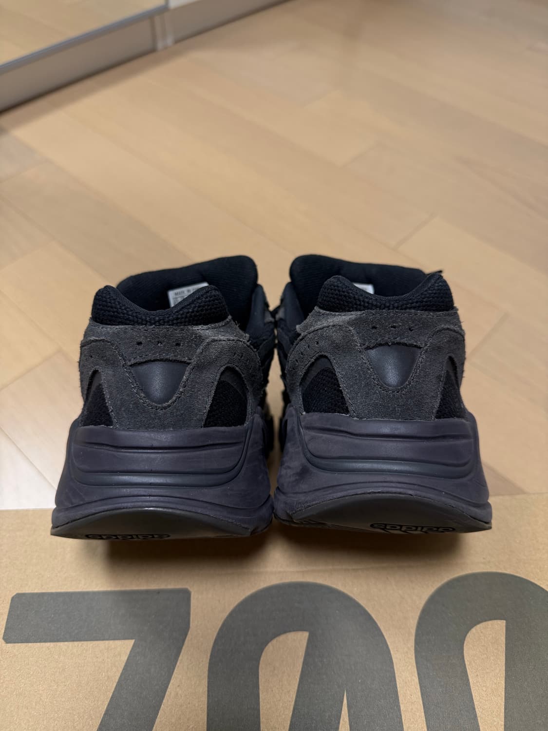 이지 부스트 700 V2 반타 상품이미지6