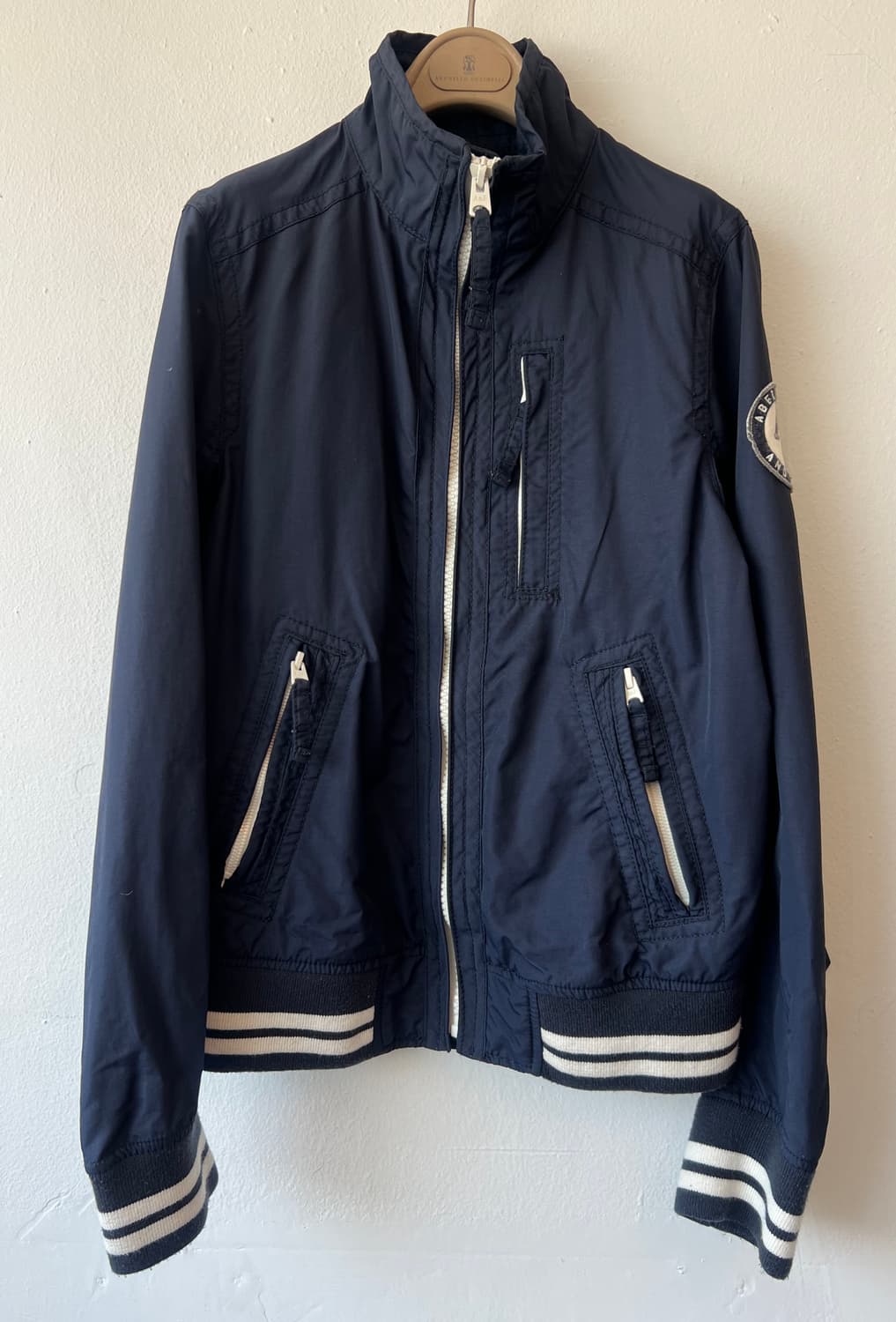 아베크롬비앤피치 네이비 바람막이점퍼  상품이미지1