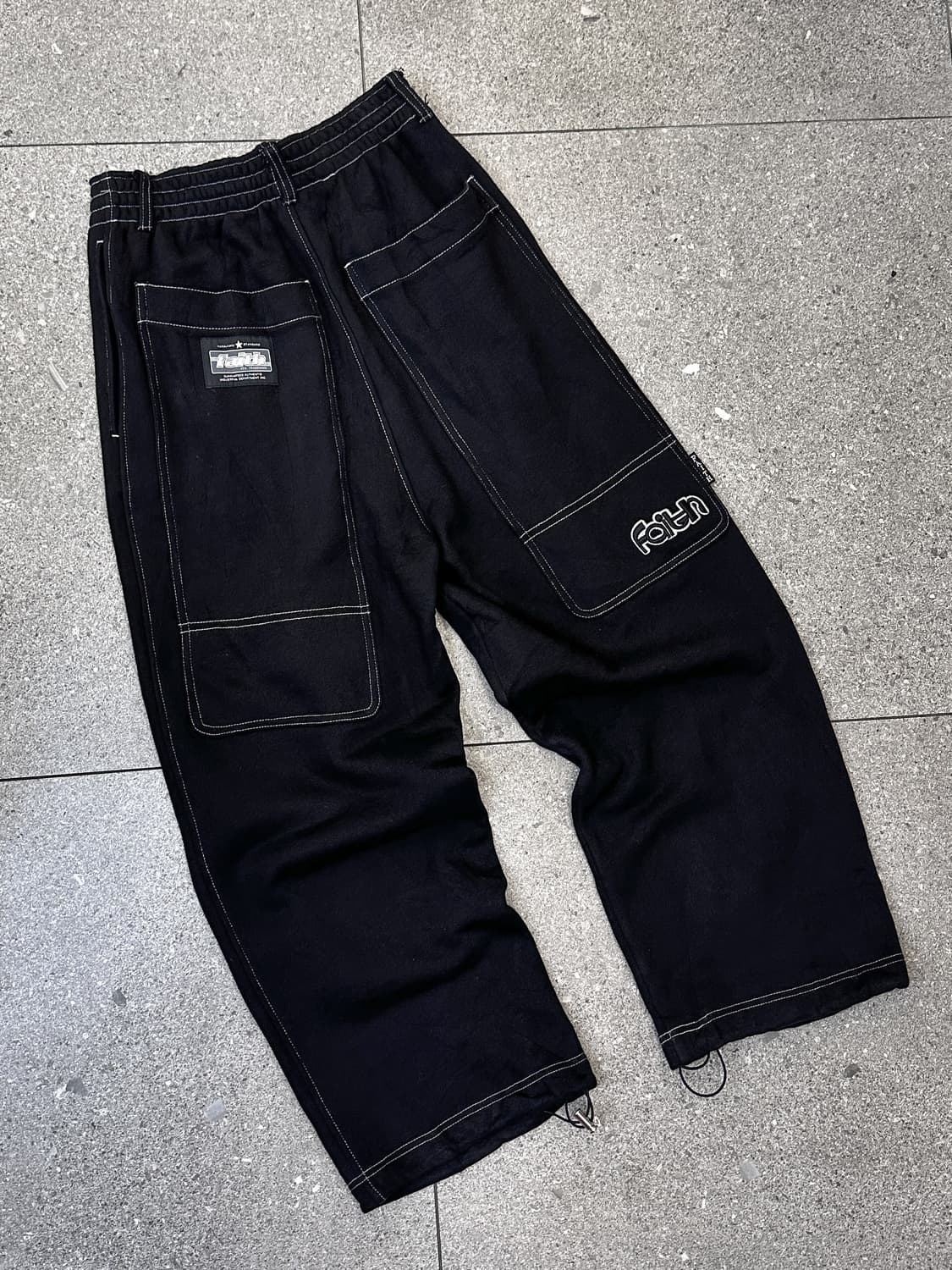 페이스 콘트라스트 스티치 스웻 팬츠 상품이미지1