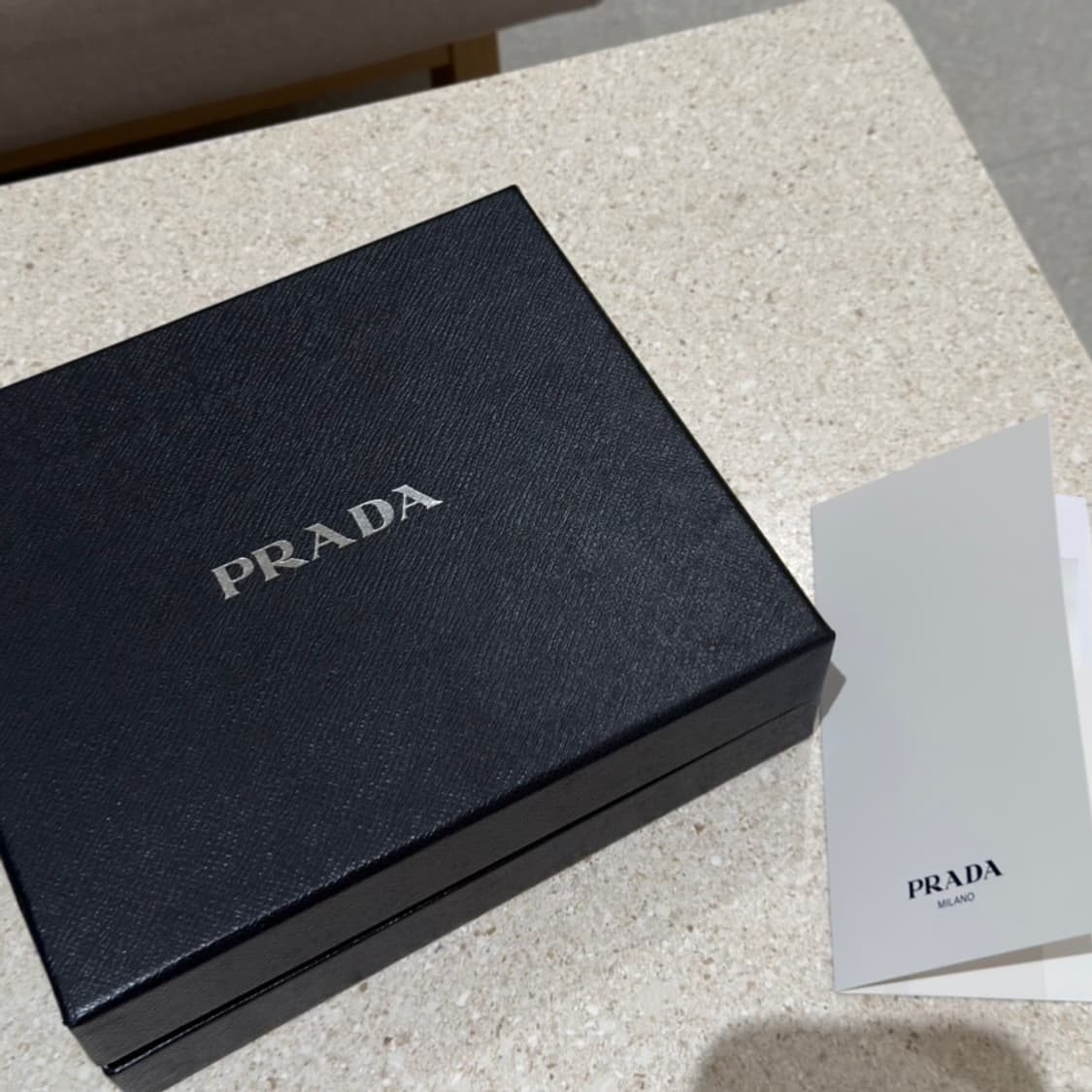 [국내 매장] 프라다 레더 크로스백 (인보이스⭕️) 상품이미지4