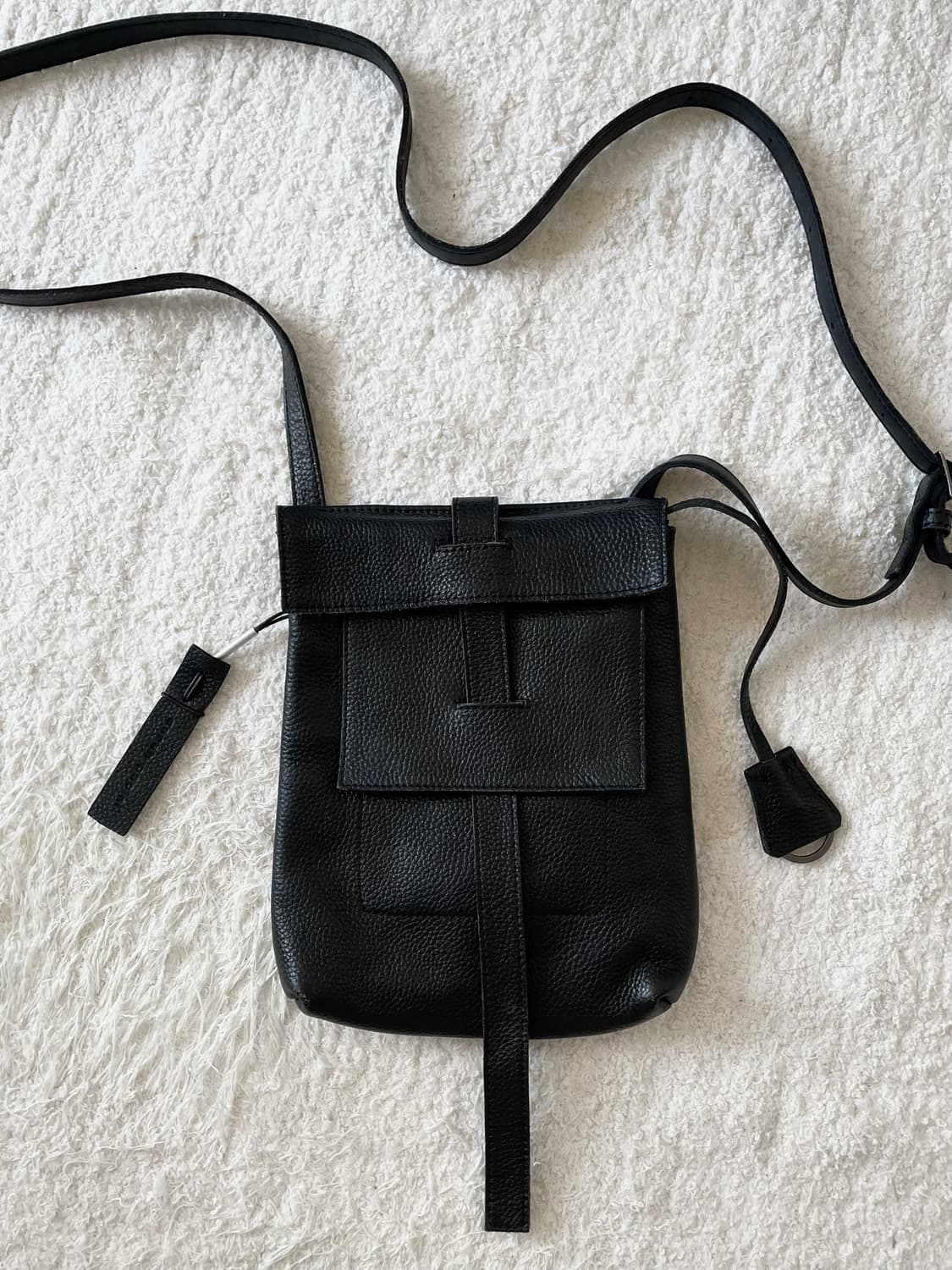 sarah pacini 블랙 레더 크로스백 상품이미지1